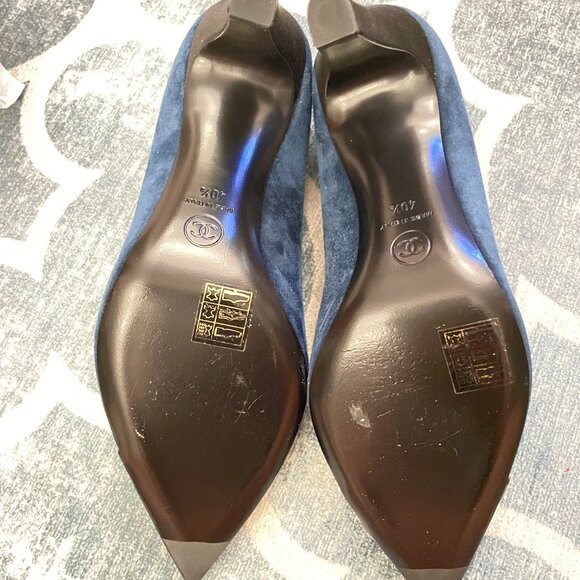 Navy Black Chanel Suede CC Toecap Pumps Size 40 - Picture 3 of 5